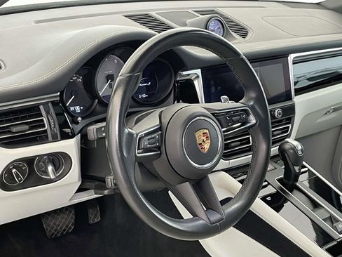 Certified 2023 Porsche Macan S image 4