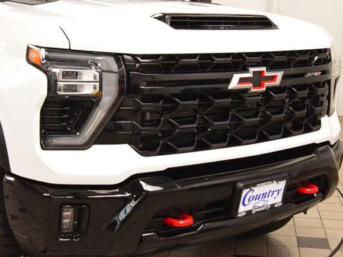Used 2024 Chevrolet Silverado 2500 ZR2 w/ Technology Package AWD/4WD image 13