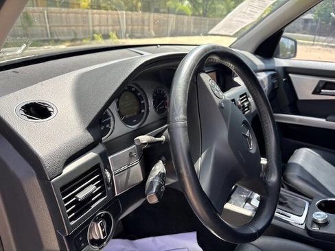 Used 2011 Mercedes-Benz GLK 350 2WD image 34