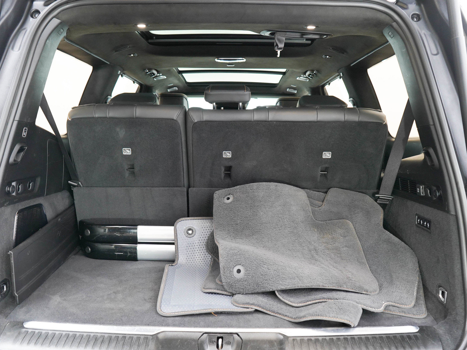 Used 2022 Jeep Grand Wagoneer Series III w/ Rear-Seat Entertainment Group AWD/4WD image 9