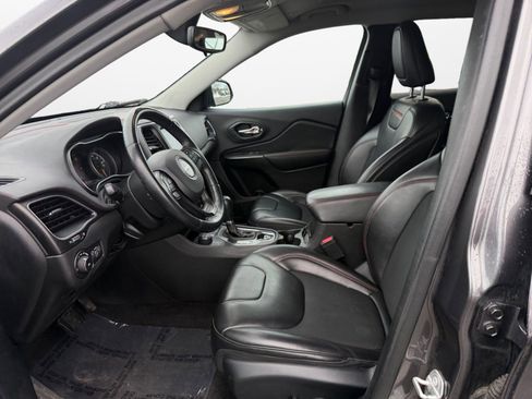 Used 2019 Jeep Cherokee Trailhawk w/ Cold Weather Group AWD/4WD image 9