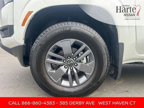 Certified 2025 Nissan Frontier SV image 17