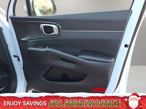 Used 2025 Kia Sorento S image 17
