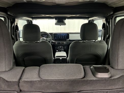 Used 2024 Jeep Wrangler Sport S image 11