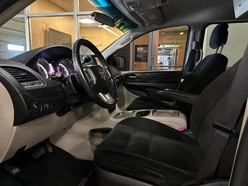 Used 2016 Dodge Grand Caravan SXT w/ Rear Park Assist Package image 15
