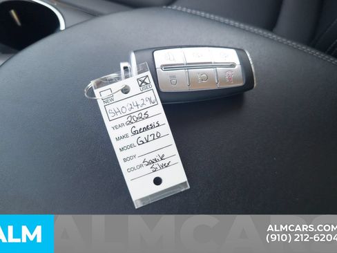 Used 2025 Genesis GV70 2.5T AWD/4WD image 18