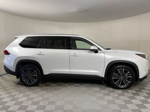 Used 2024 Toyota Grand Highlander AWD Hybrid image 12