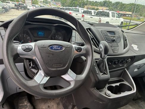 Used 2019 Ford Transit 250 130 Low Roof RWD image 4