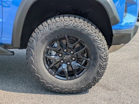 New 2025 Chevrolet Colorado ZR2 w/ Midnight Edition image 11