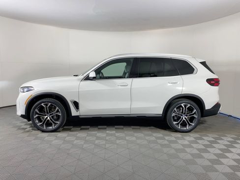 Used 2026 BMW X5 sDrive40i w/ Climate Comfort Package image 2