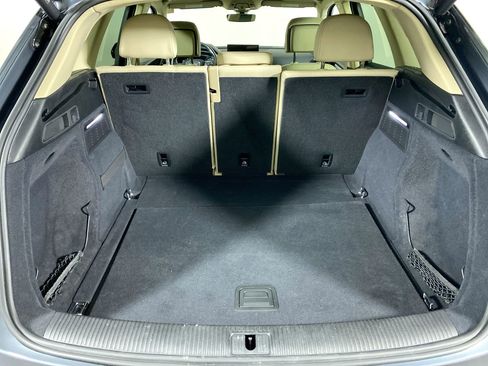 Used 2023 Audi Q5 Premium w/ Convenience Package image 35