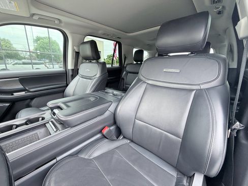 Used 2025 Ford Expedition Platinum AWD/4WD image 22