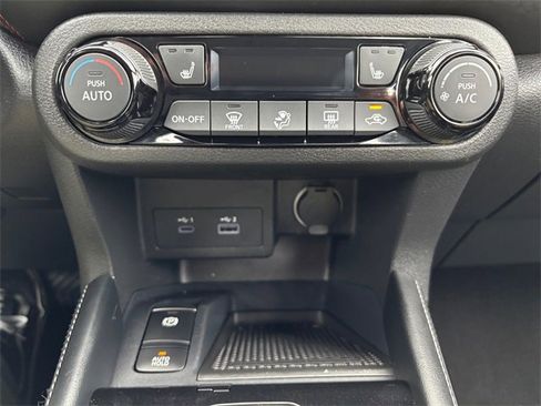 Used 2023 Nissan Kicks SR w/ SR Premium Package image 21