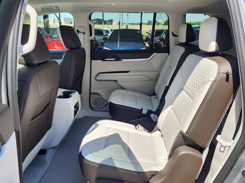 New 2026 GMC Acadia Denali w/ Super Cruise Package FWD image 46