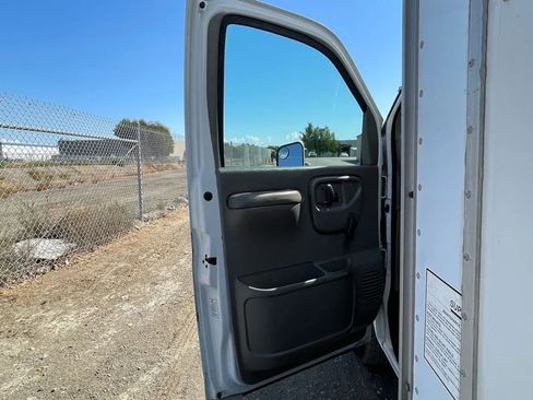 Used 2000 Chevrolet Express 3500 image 15