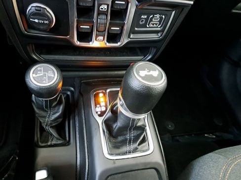 Used 2024 Jeep Wrangler Unlimited Sahara image 15