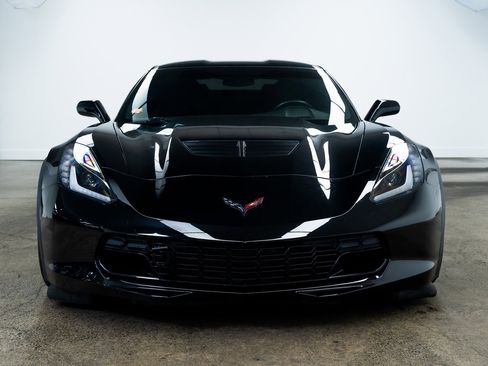 Used 2015 Chevrolet Corvette Z06 w/ 2LZ Preferred Equipment Group image 2