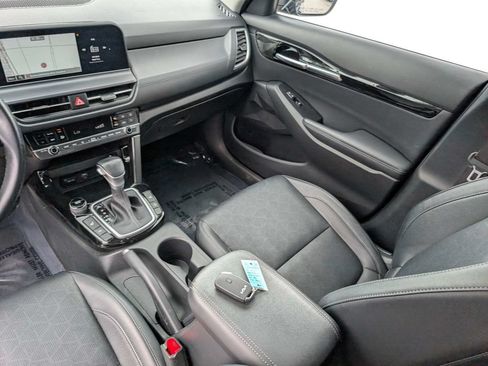 Used 2024 Kia Seltos EX FWD image 19