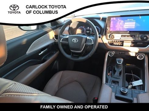 Used 2024 Toyota Grand Highlander AWD image 21