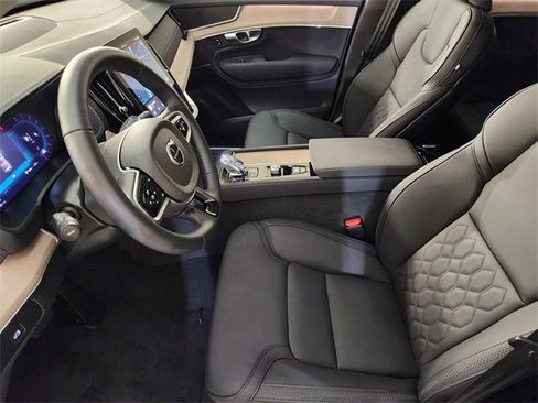 Used 2025 Volvo XC90 B5 Plus image 14
