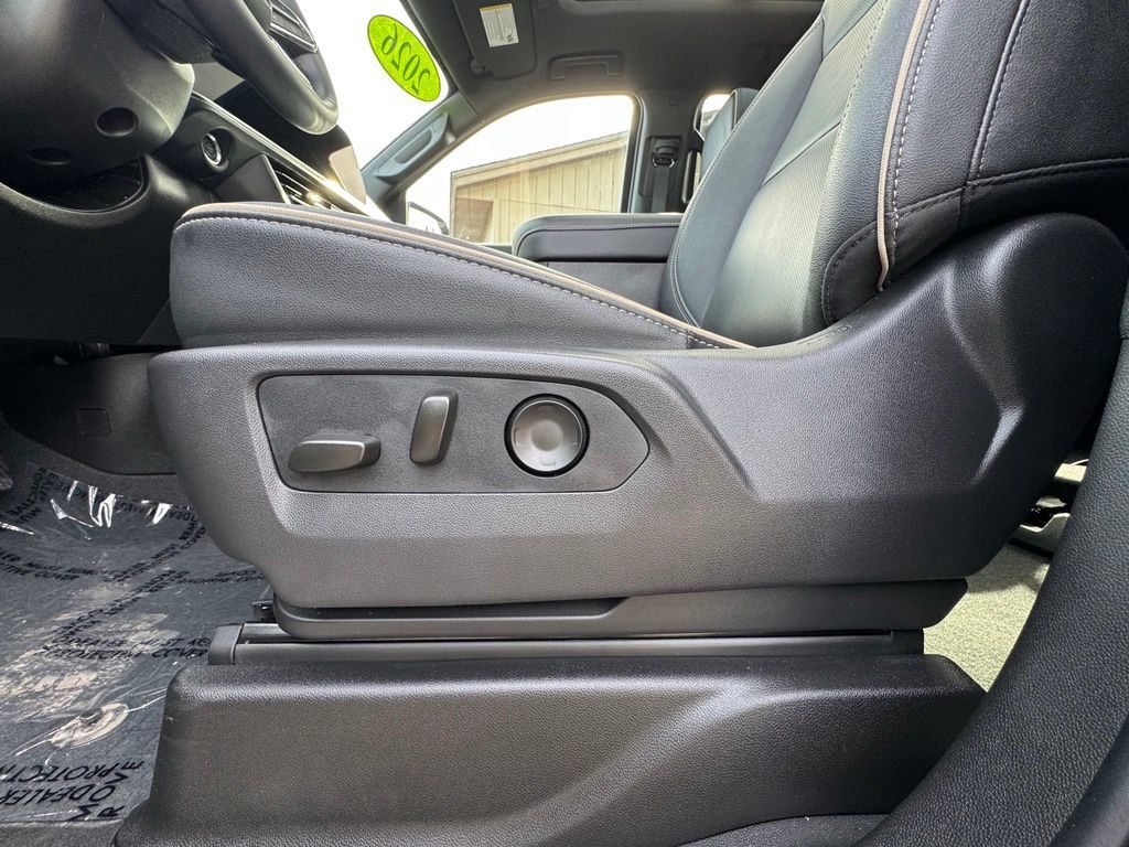 Used 2026 Chevrolet Tahoe Premier AWD/4WD image 19
