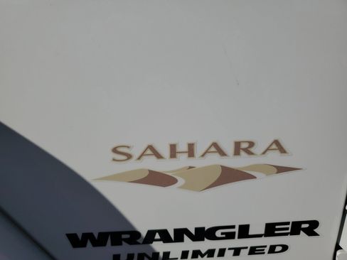 Used 2015 Jeep Wrangler Unlimited Sahara w/ Connectivity Group AWD/4WD image 35