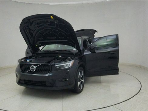 Used 2024 Volvo XC40 B5 Plus image 75