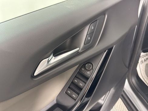 New 2026 Chevrolet Equinox LT w/ Convenience Package II FWD image 28