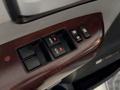 Used 2015 Toyota Sequoia Platinum image 13