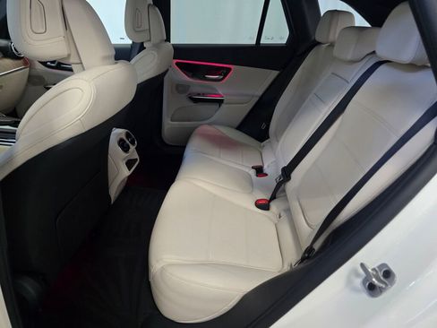 Used 2025 Mercedes-Benz GLC 300 image 18