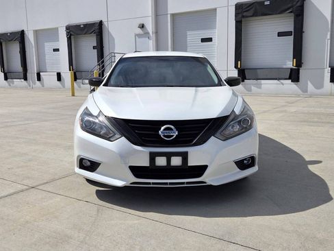 Used 2018 Nissan Altima 2.5 SR w/ SR Midnight Edition FWD image 2