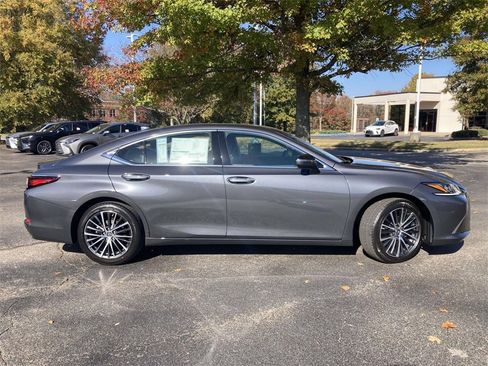 New 2025 Lexus ES 350 w/ Premium Package image 2