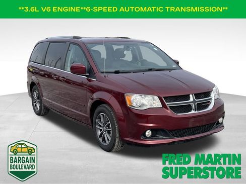 Used 2017 Dodge Grand Caravan SXT image 1