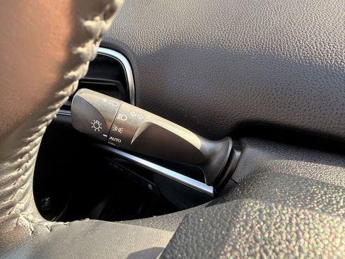 Used 2018 Toyota Prius Prime Premium image 36