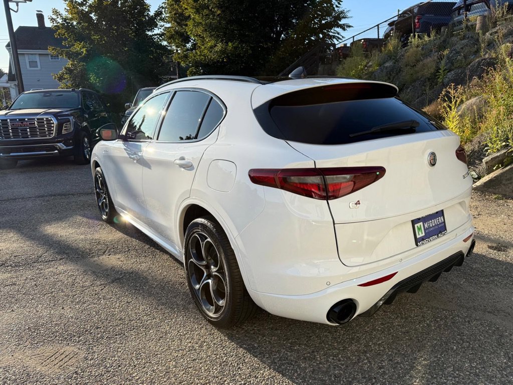 Used 2023 Alfa Romeo Stelvio Veloce AWD/4WD image 4