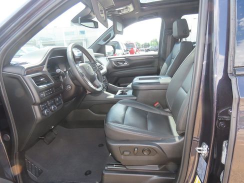 Used 2024 Chevrolet Suburban Z71 w/ Luxury Package AWD/4WD image 27