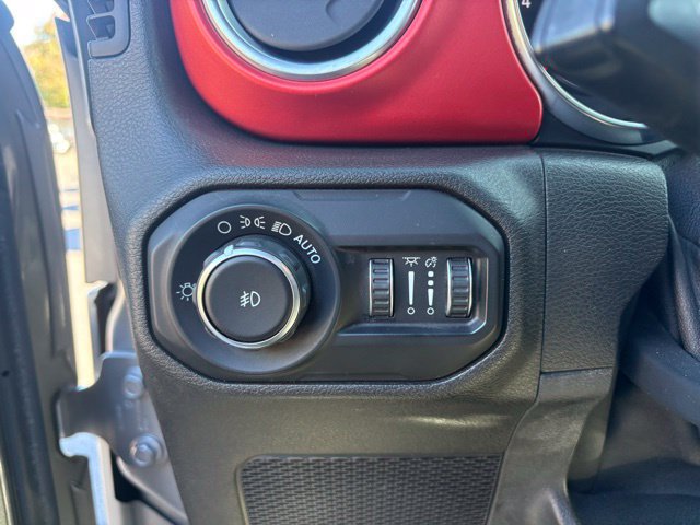 Used 2019 Jeep Wrangler Unlimited Rubicon w/ Cold Weather Group AWD/4WD image 32