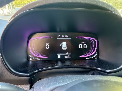 Used 2025 Kia Soul LX w/ LX Technology Package image 9