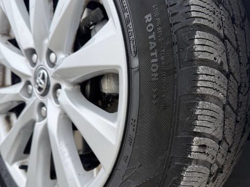 Used 2020 Toyota Camry LE image 8