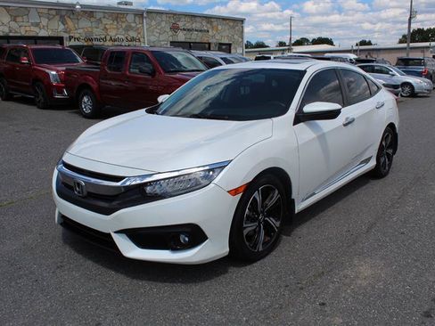 Used 2017 Honda Civic Touring image 3
