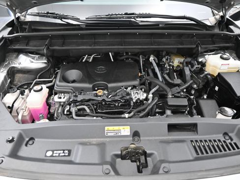 Used 2022 Toyota Highlander XLE FWD image 19