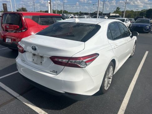 Used 2020 Toyota Camry XLE image 5
