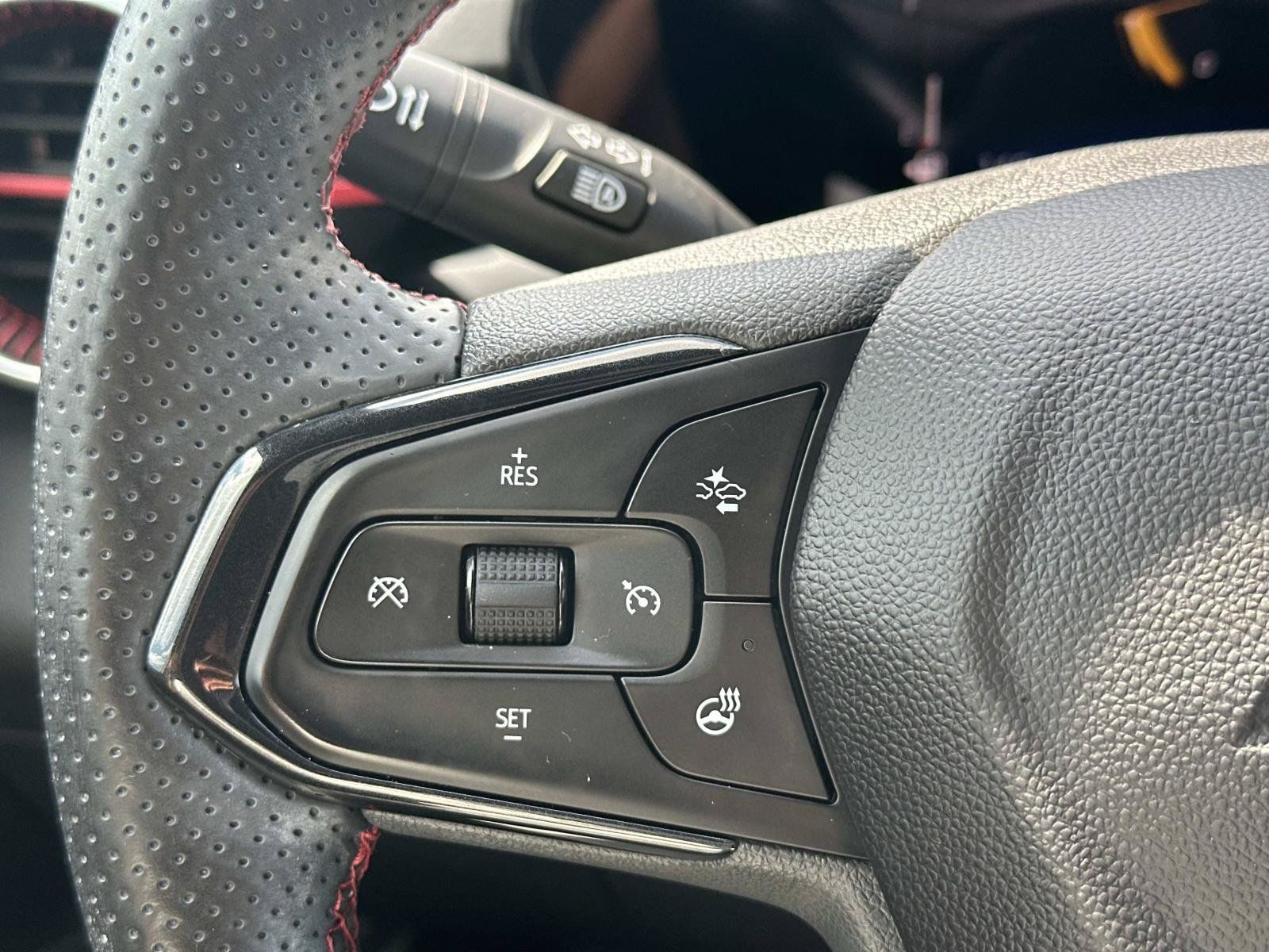 Certified 2024 Chevrolet Trax RS w/ Sunroof Package FWD image 21