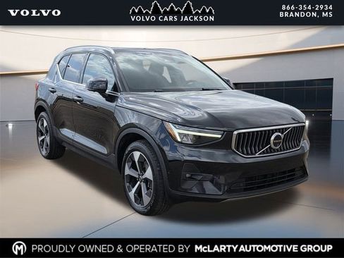 Used 2024 Volvo XC40 B5 Plus image 1