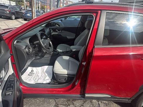 Used 2023 Hyundai Kona Limited AWD/4WD image 11