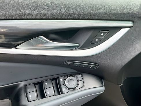 Used 2024 Buick Enclave Premium AWD/4WD image 18