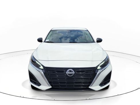 Used 2025 Nissan Altima 2.5 SV FWD image 2