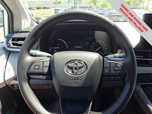 Used 2025 Toyota Sienna LE image 22