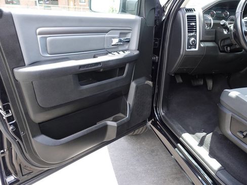 Used 2022 RAM 1500 Classic SLT w/ Electronics Convenience Group AWD/4WD image 16