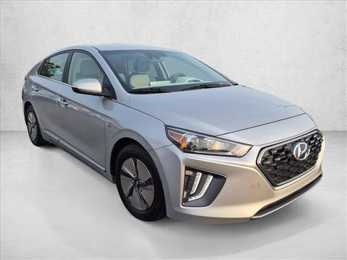 Used 2020 Hyundai Ioniq SE FWD image 3
